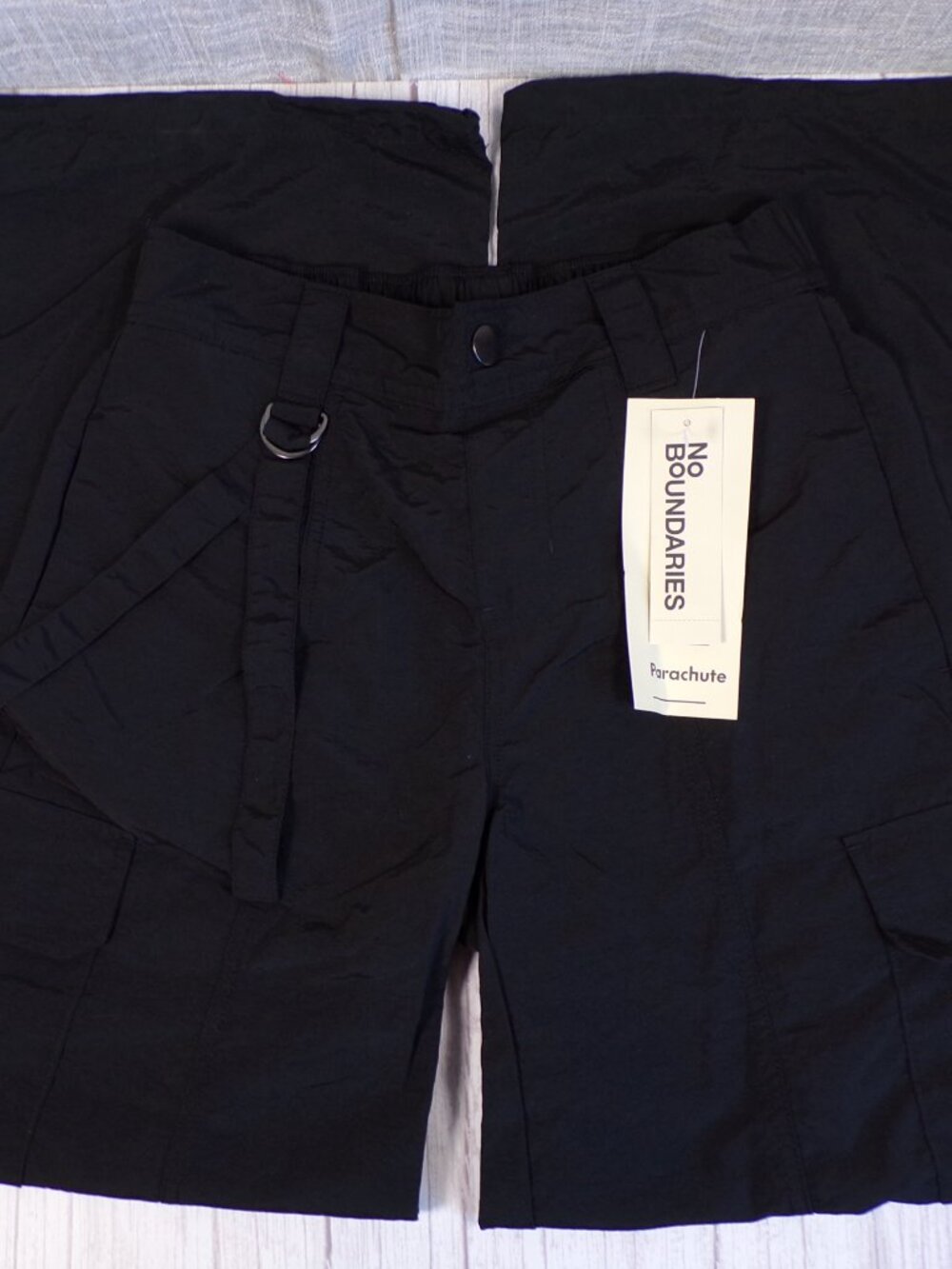 NWT No Boundaries Juniors' Nylon Parachute Pants in Black Soot